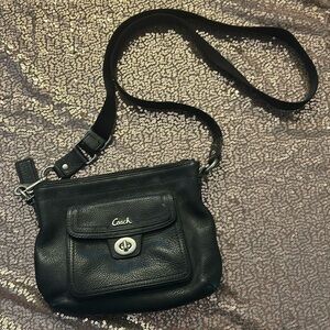 Vintage  Womens Coach Pebbled Leather Crossbody black Purse